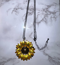 Load image into Gallery viewer, Sunflower 🌻 Necklace
