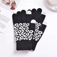 Load image into Gallery viewer, Leopard Gloves
