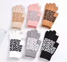 Load image into Gallery viewer, Leopard Gloves
