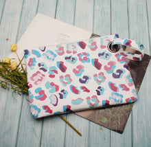 Load image into Gallery viewer, Olivia Wristlet
