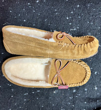 Load image into Gallery viewer, Secret Slippers • Camel
